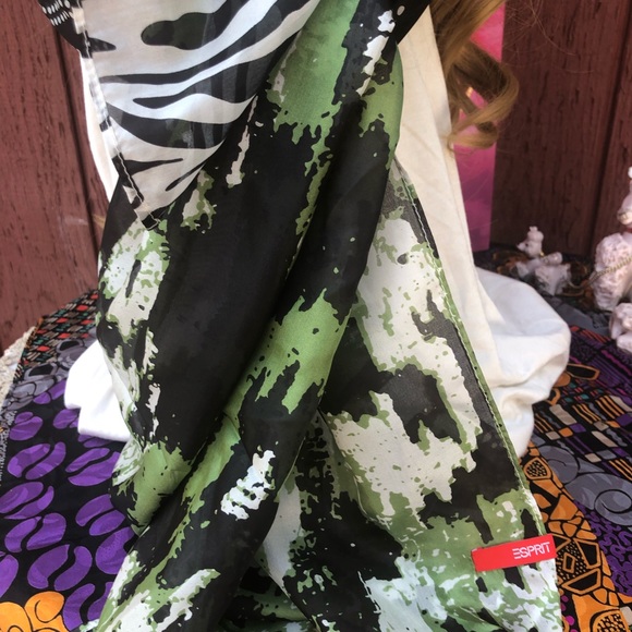 NWOT Esprit Silky Scarf Various patterns Cute green black abstract - Picture 6 of 9